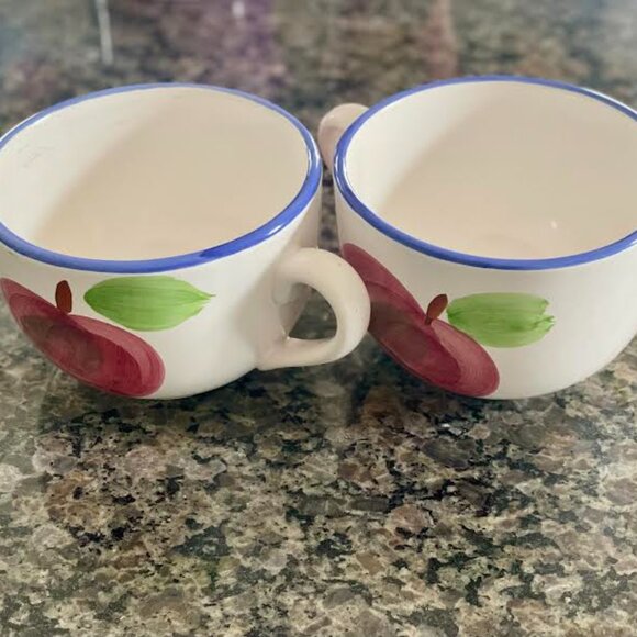 Vintage Rio Stetson Mugs: Red Apple & Green Leaf Design - Picture 3 of 12